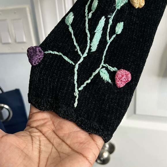 VTG Victoria Harbour Black sweater with Floral Embroidery - Size Large - Picture 4 of 6